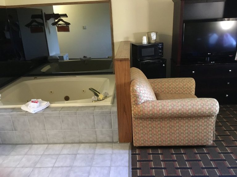 Clarion Pointe Bettendorf – Quad Cities