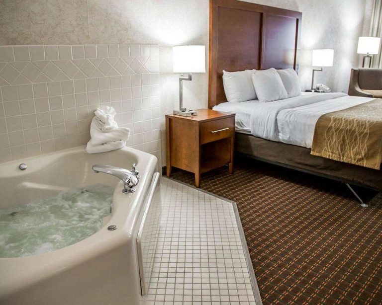 Best Illinois hotels with Jacuzzi in room ️ 2026