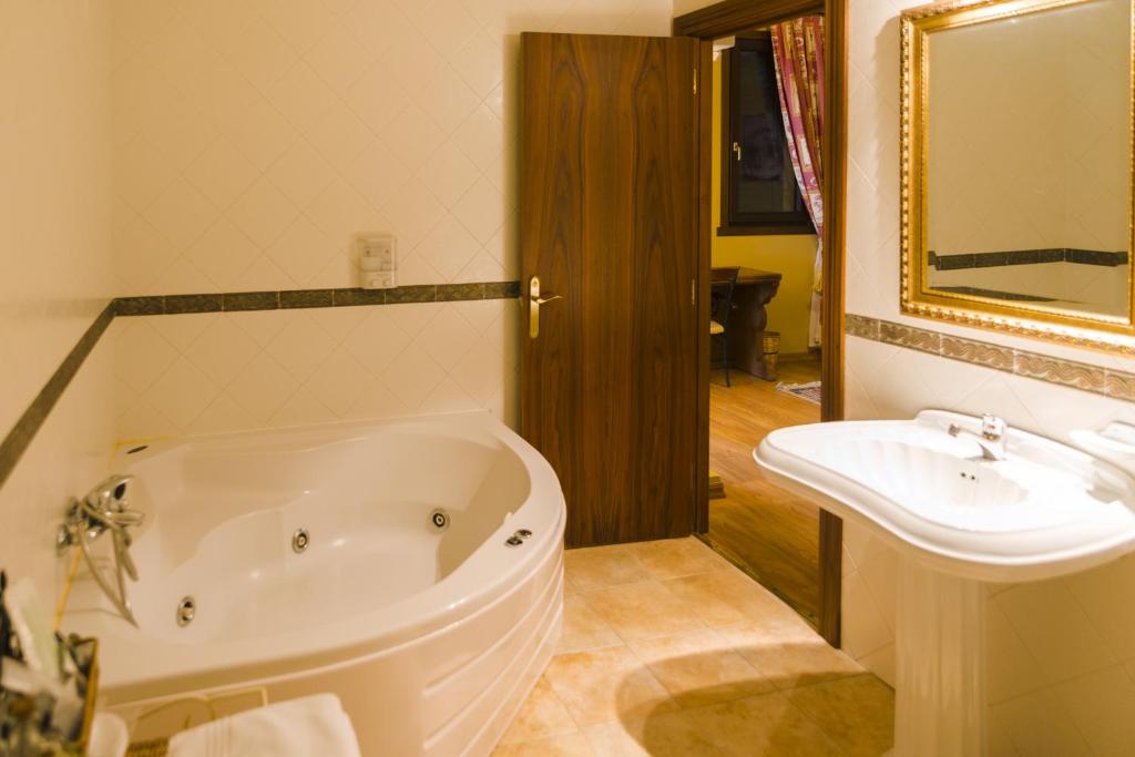 Complejo Hostelero Paladium, habitación con jacuzzi privado