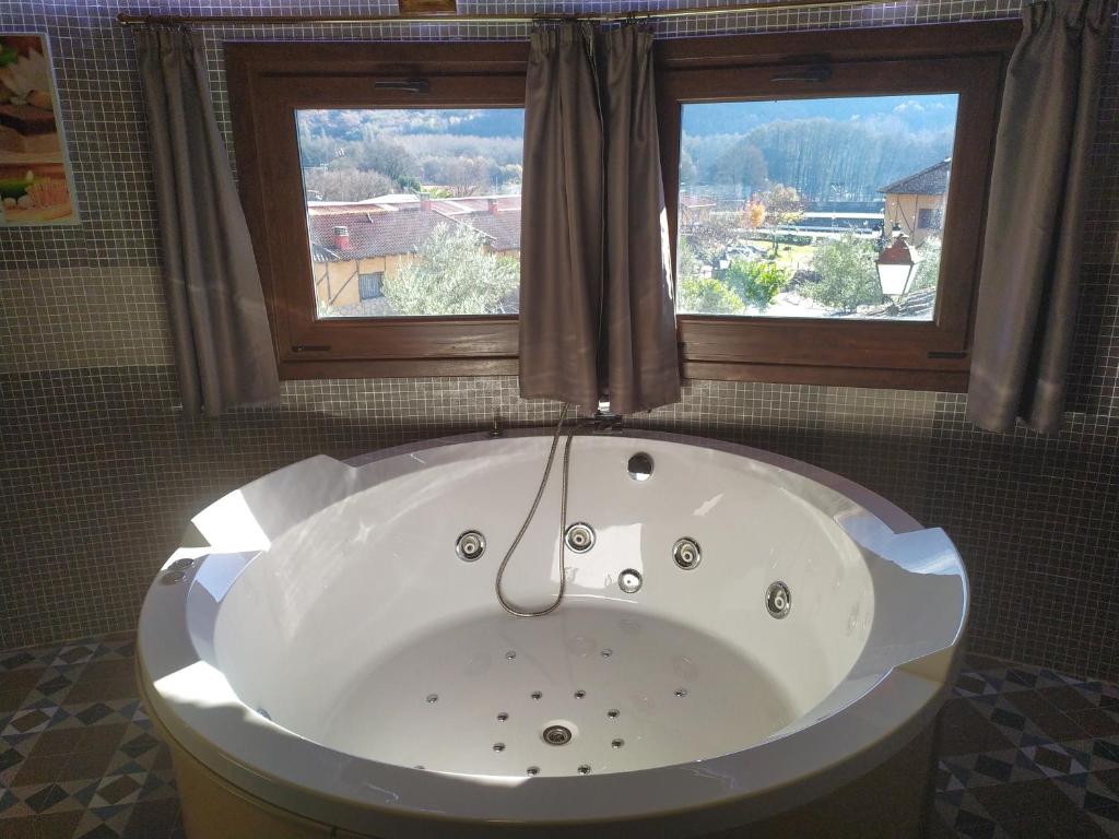 Complejo Rural Los Chozos, habitación con jacuzzi privado