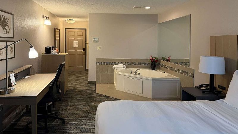 Country Inn & Suites by Radisson, Elgin, IL