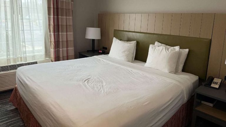 Country Inn & Suites by Radisson, Elgin, IL
