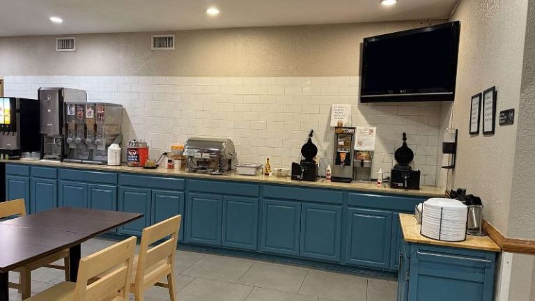 Country Inn & Suites by Radisson, Elgin, IL