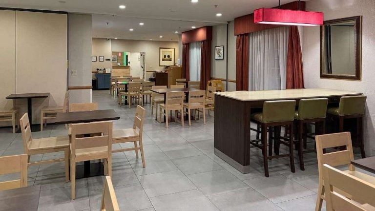 Country Inn & Suites by Radisson, Elgin, IL