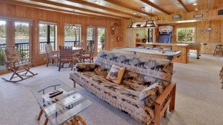 Cove Lakefront Chalet