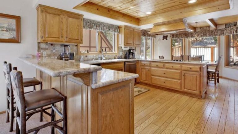 Cove Lakefront Chalet
