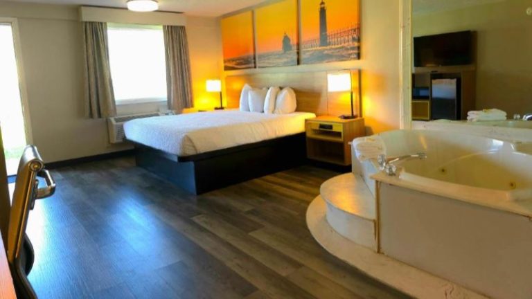 Days Inn and Suites by Wyndham Port Huron