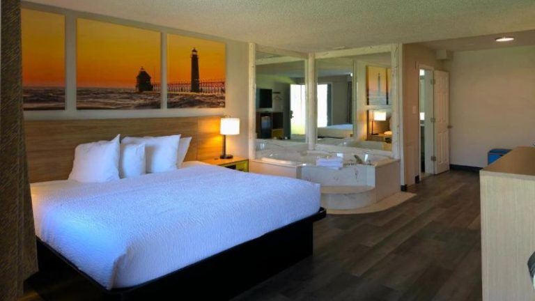 Days Inn and Suites by Wyndham Port Huron