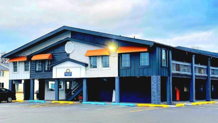 Days Inn and Suites by Wyndham Port Huron