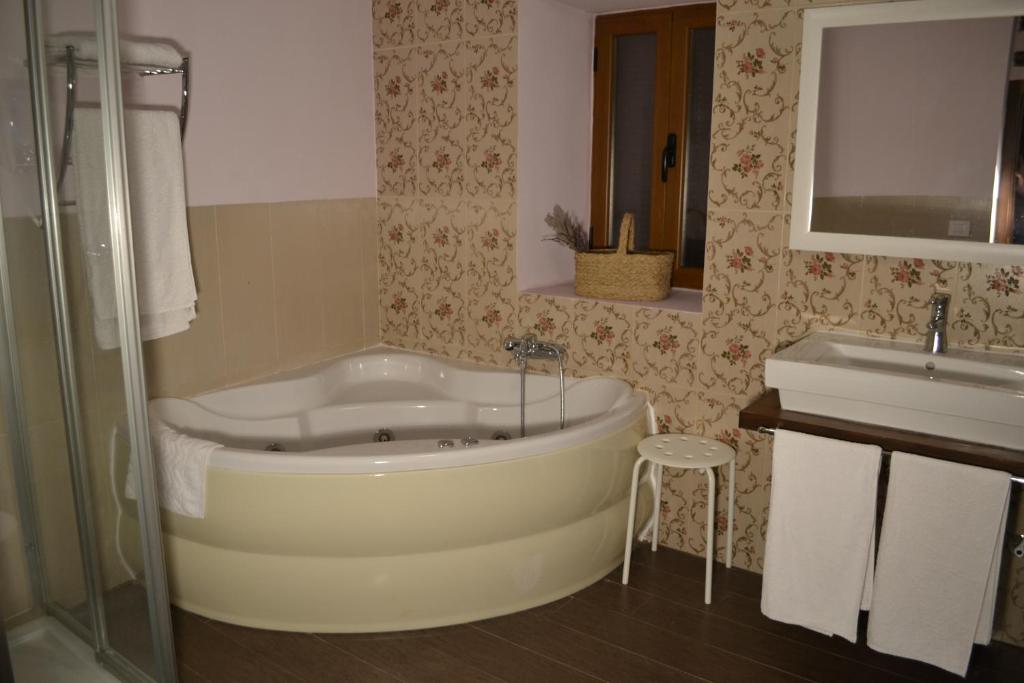 El Pajar De La Abuela, habitación con jacuzzi privado
