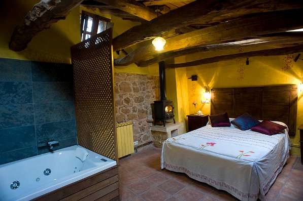El Rincon de Monasterio, habitación con jacuzzi privado