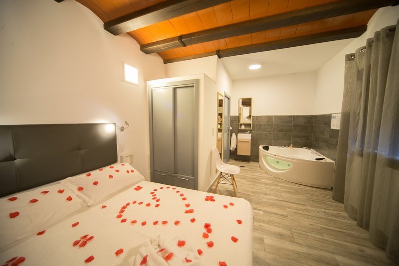 Estudios rurales La Casa de Luis -1, habitación con jacuzzi privado