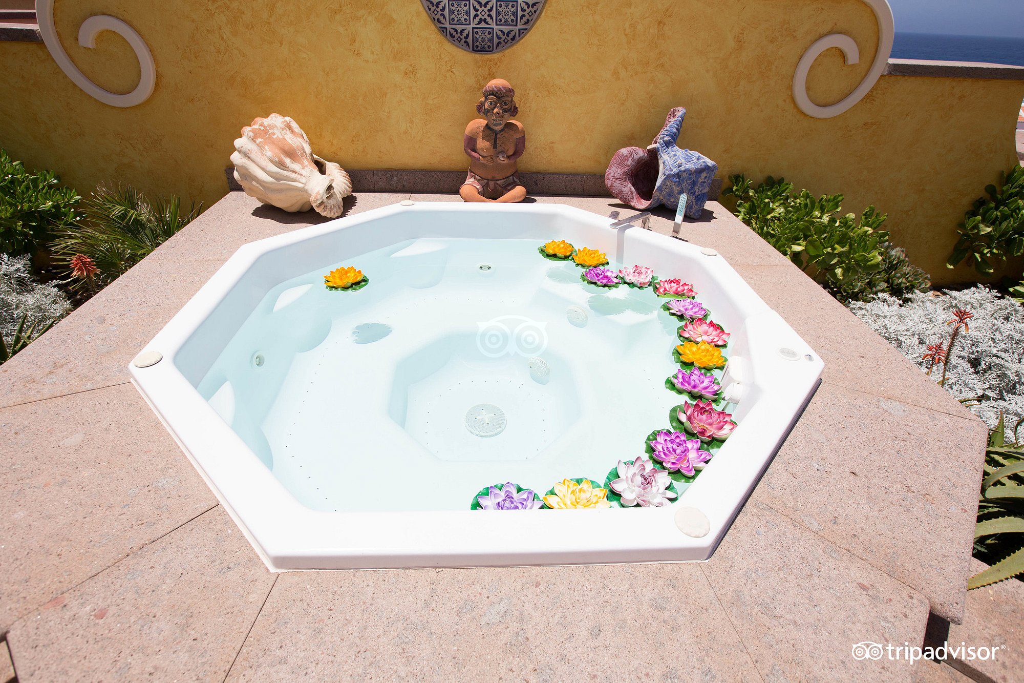 Europe Villa Cortés, habitación con jacuzzi privado
