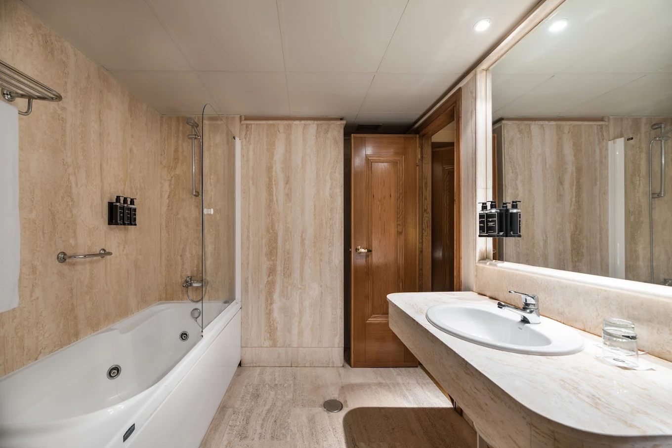 Exe Astur Plaza, habitación con jacuzzi privado