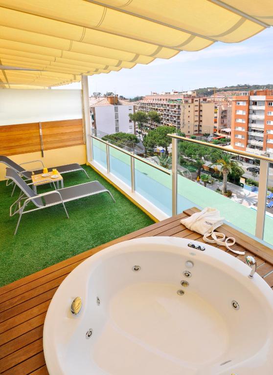 GHT Oasis Park & SPA, habitación con jacuzzi privado