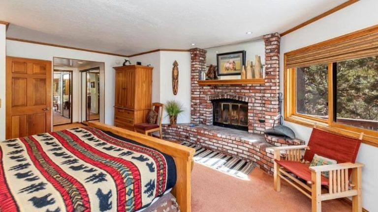 Glass House on the Ridge – Meredith Lodging