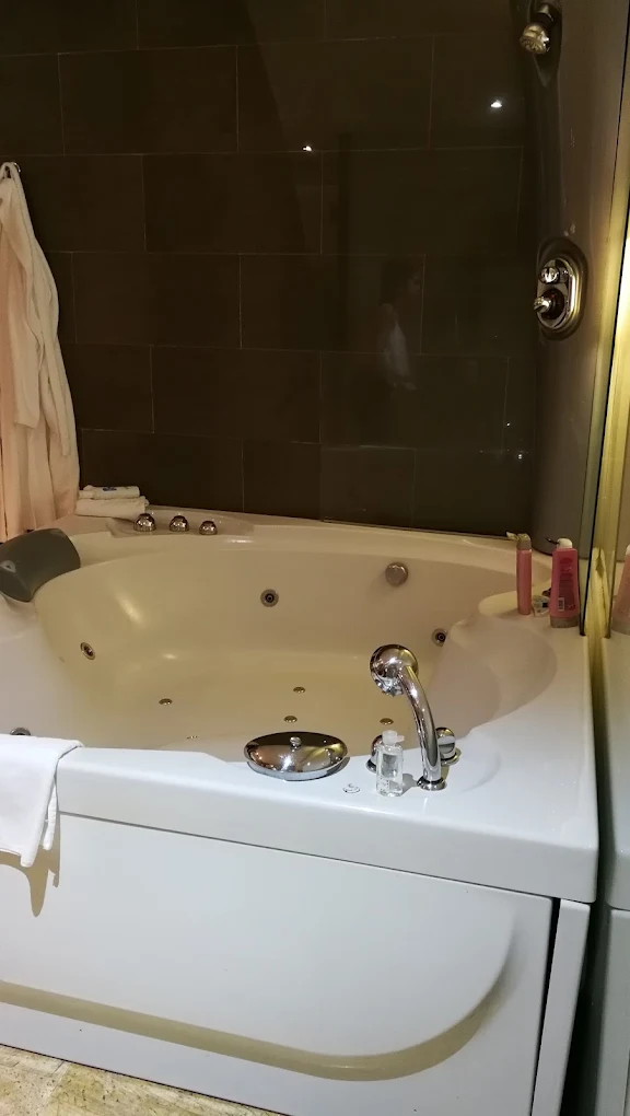 Gloria Palace Amadores Thalasso & Hotel, habitación con jacuzzi privado