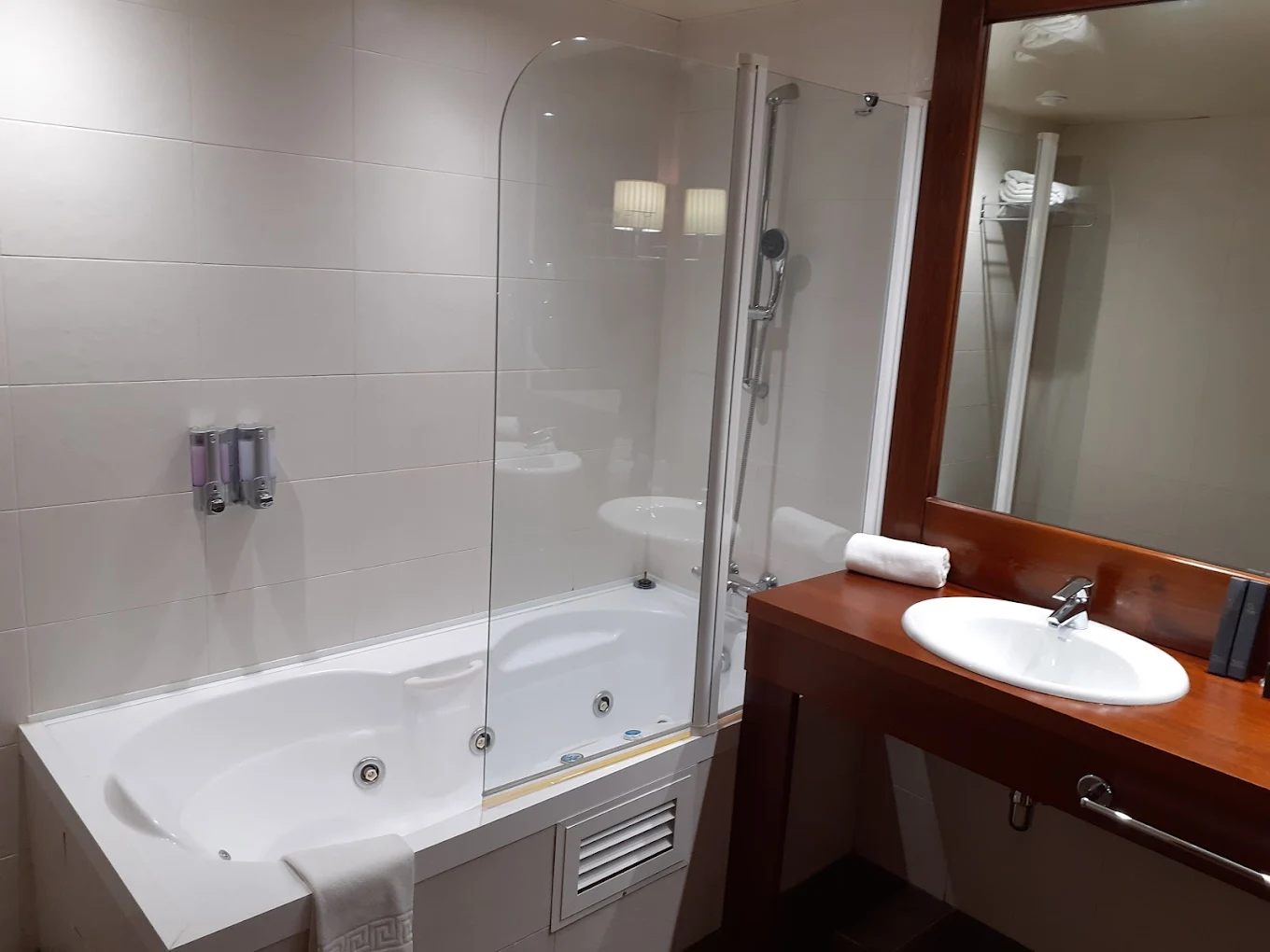 Gran Hotel Ciudad de Barbastro, habitación con jacuzzi privado