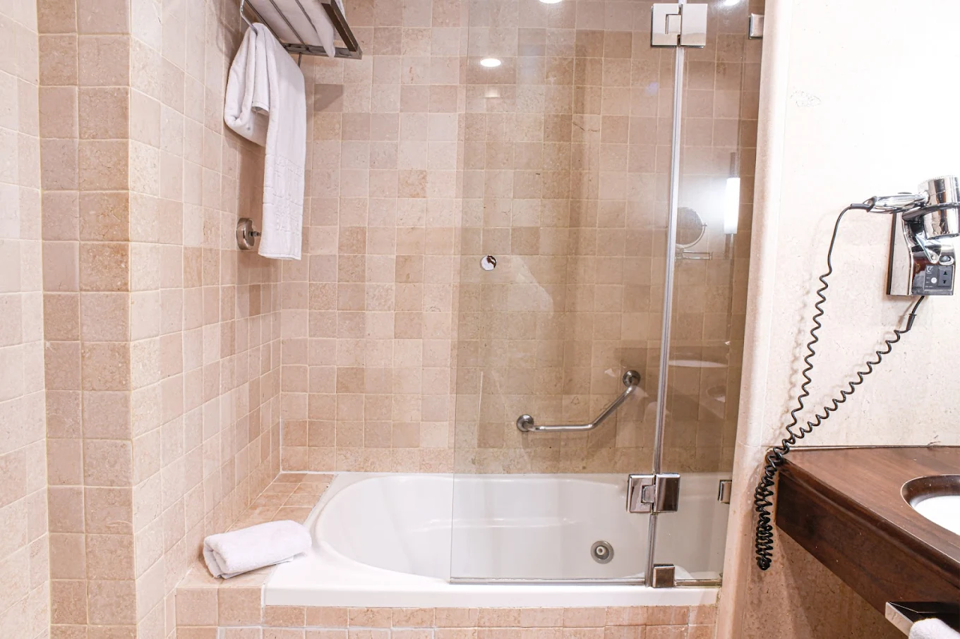 Gran Hotel Guadalpín Banús, habitación con jacuzzi privado