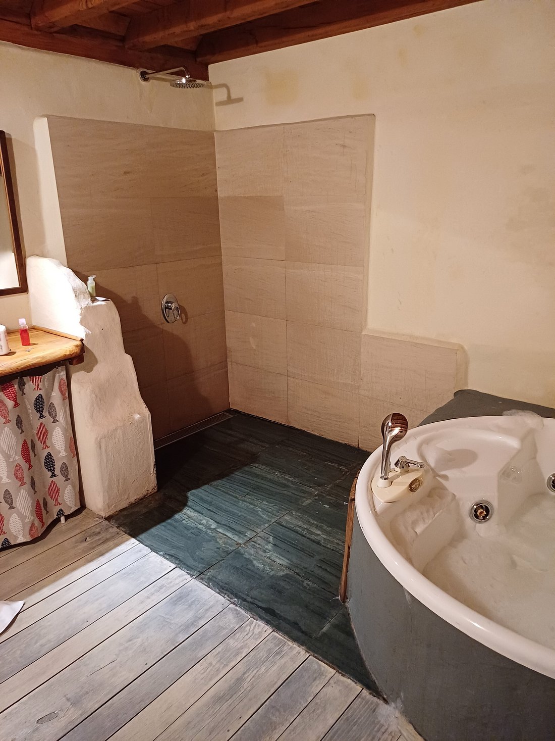 Guikuri Casa Rural, habitación con jacuzzi privado