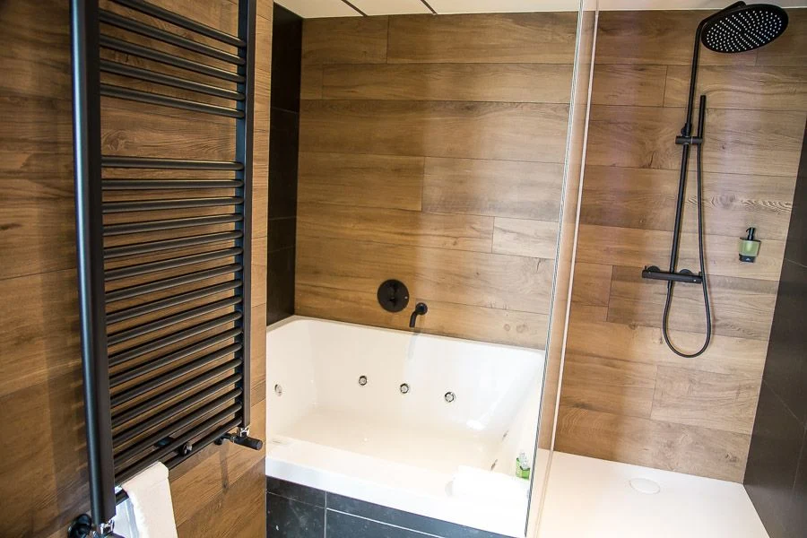 HQ La Galeria Hotel, habitación con jacuzzi privado