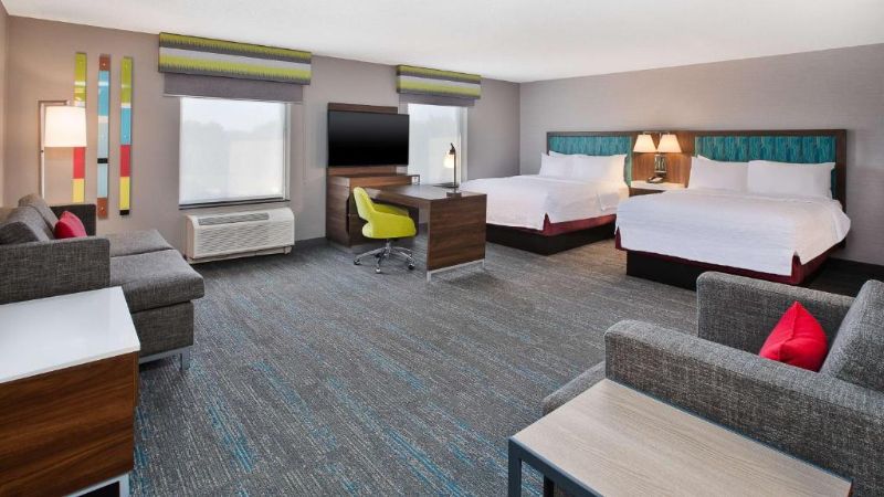 Hampton Inn Detroit/Utica – Shelby Township, room with private jacuzzi, photo 3