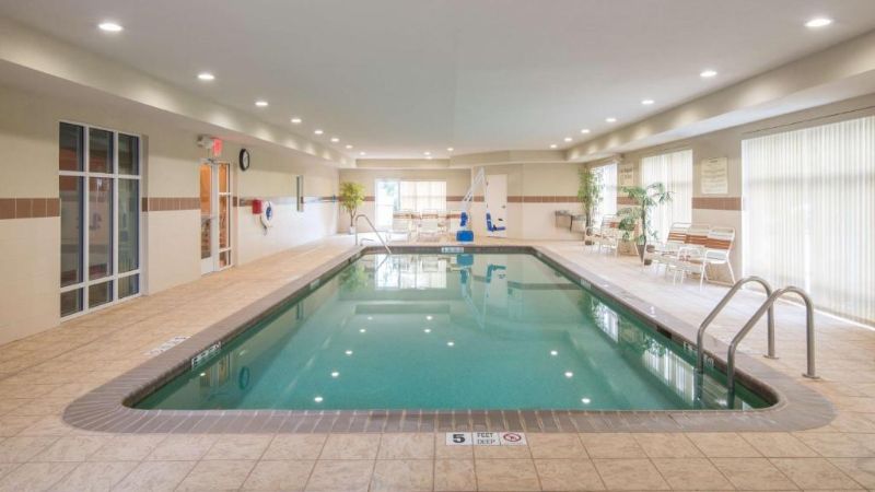 Hampton Inn Kingston, room with private jacuzzi, photo 6