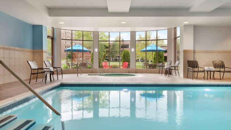 Hilton Garden Inn Stony Brook, room with private jacuzzi, photo 6