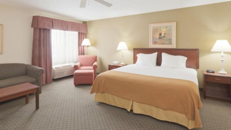 Holiday Inn Express Evansville – West