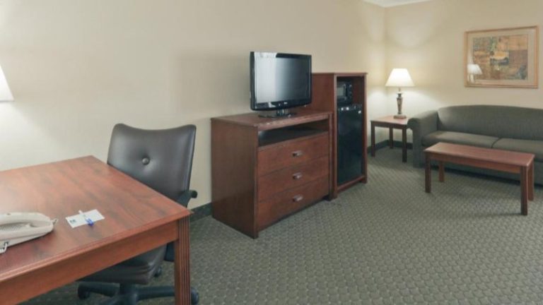 Holiday Inn Express Evansville – West