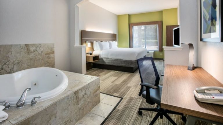 Holiday Inn Express Hotel & Suites Dallas
