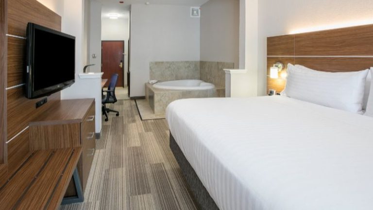 Holiday Inn Express Hotel & Suites Dallas