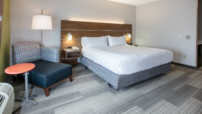 Holiday Inn Express Hotel & Suites Dallas