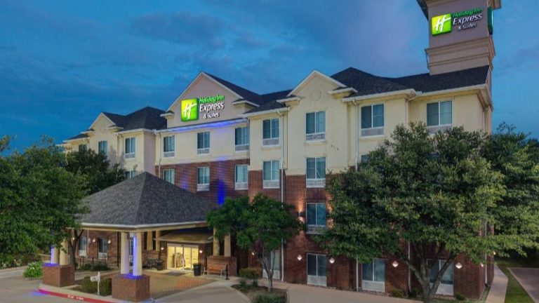 Holiday Inn Express Hotel & Suites Dallas