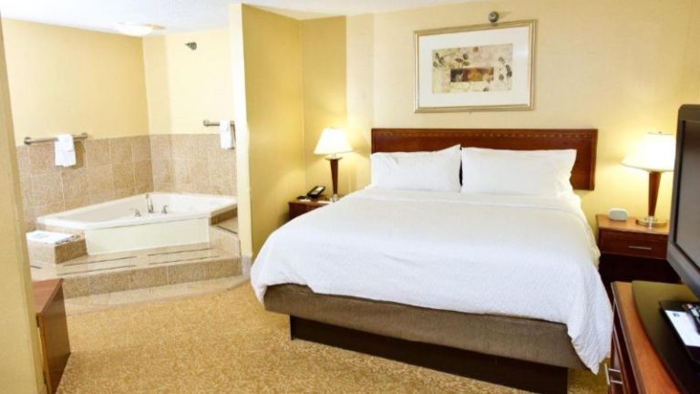 Holiday Inn Express & Suites St. Louis West – Fenton By IHG