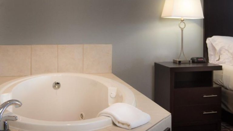 Holiday Inn Express Le Claire Riverfront-Davenport, an IHG hotel
