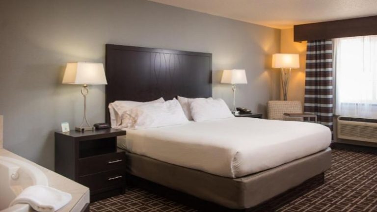 Holiday Inn Express Le Claire Riverfront-Davenport, an IHG hotel