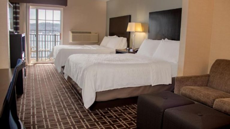 Holiday Inn Express Le Claire Riverfront-Davenport, an IHG hotel