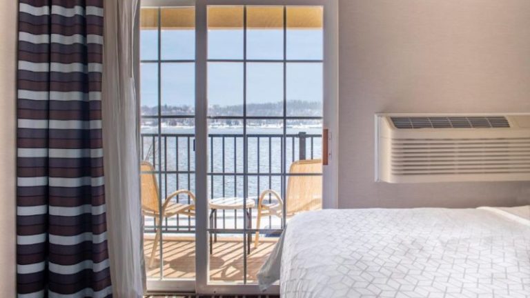Holiday Inn Express Le Claire Riverfront-Davenport, an IHG hotel
