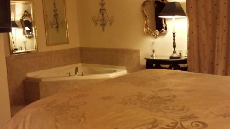 Holiday Inn Express & Suites Albany Airport Area – Latham, an IHG Hotel