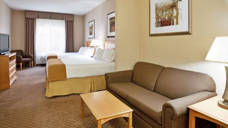 Holiday Inn Express & Suites Chesterfield – Selfridge Area By IHG