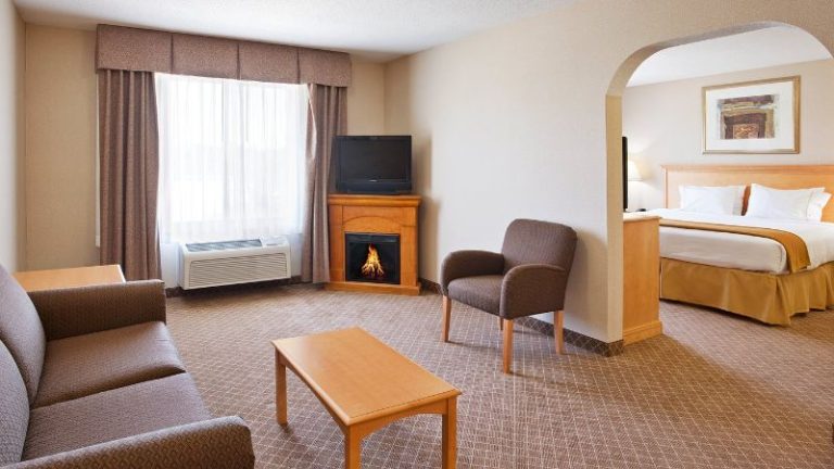 Holiday Inn Express & Suites Chesterfield – Selfridge Area By IHG
