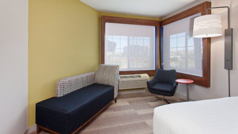 Holiday Inn Express & Suites Corona By IHG