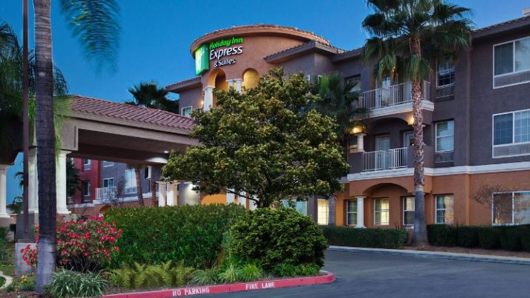 Holiday Inn Express & Suites Corona By IHG