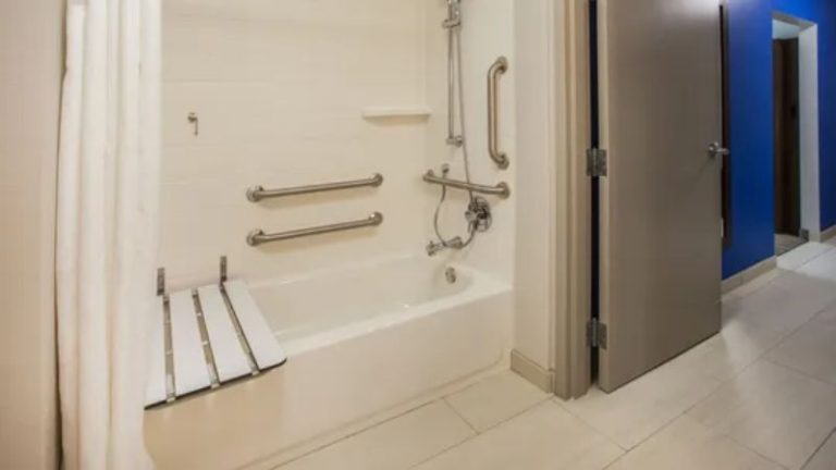 Holiday Inn Express & Suites Dallas South – Desoto By Ihg
