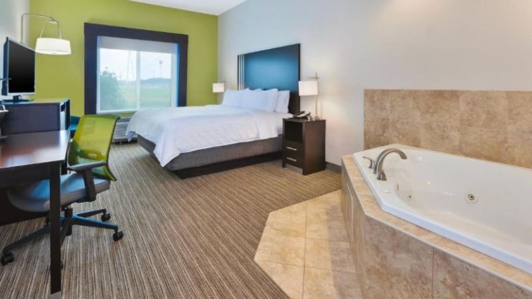 Holiday Inn Express & Suites Effingham