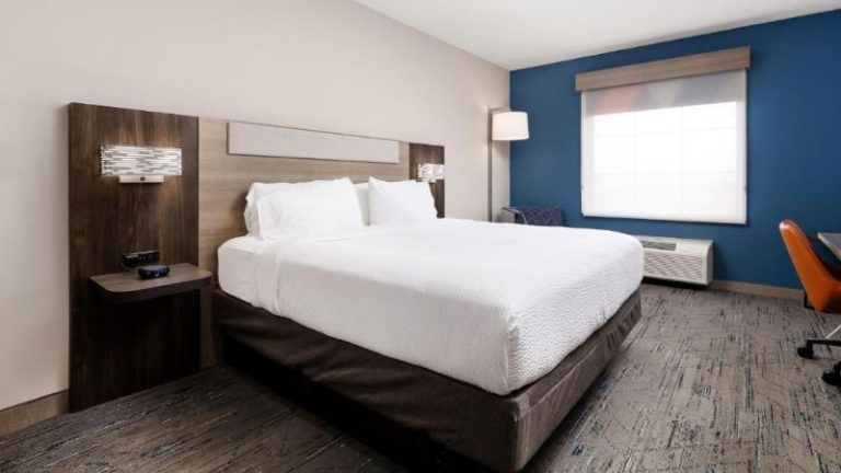 Holiday Inn Express & Suites Kingsville, an IHG hotel