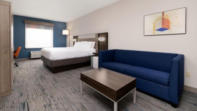 Holiday Inn Express & Suites Kingsville, an IHG hotel
