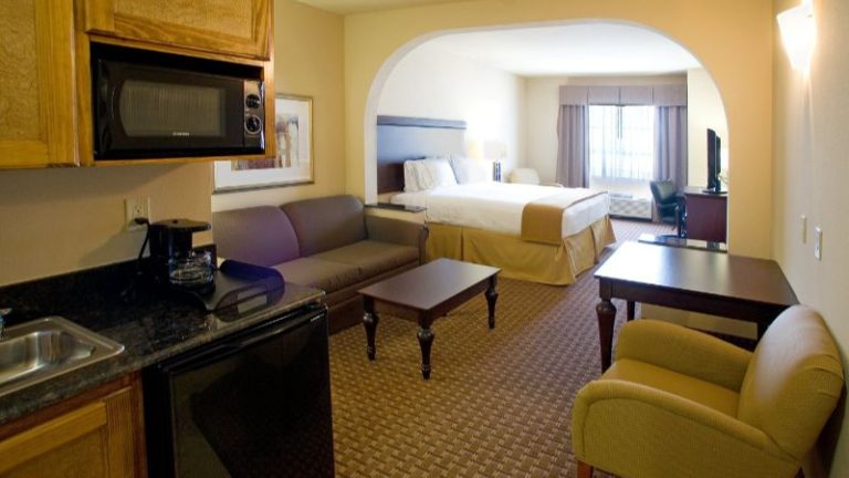 Holiday Inn Express & Suites Kingsville, an IHG hotel
