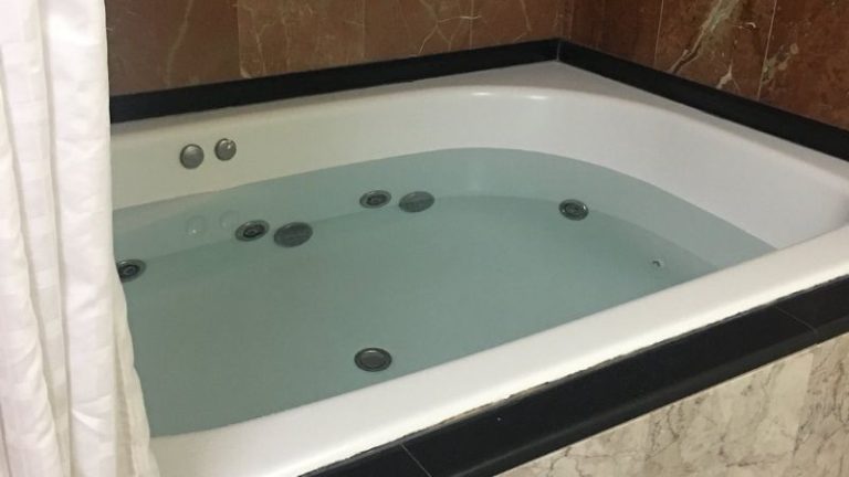 Holiday Inn Express & Suites Leesburg – Historic District